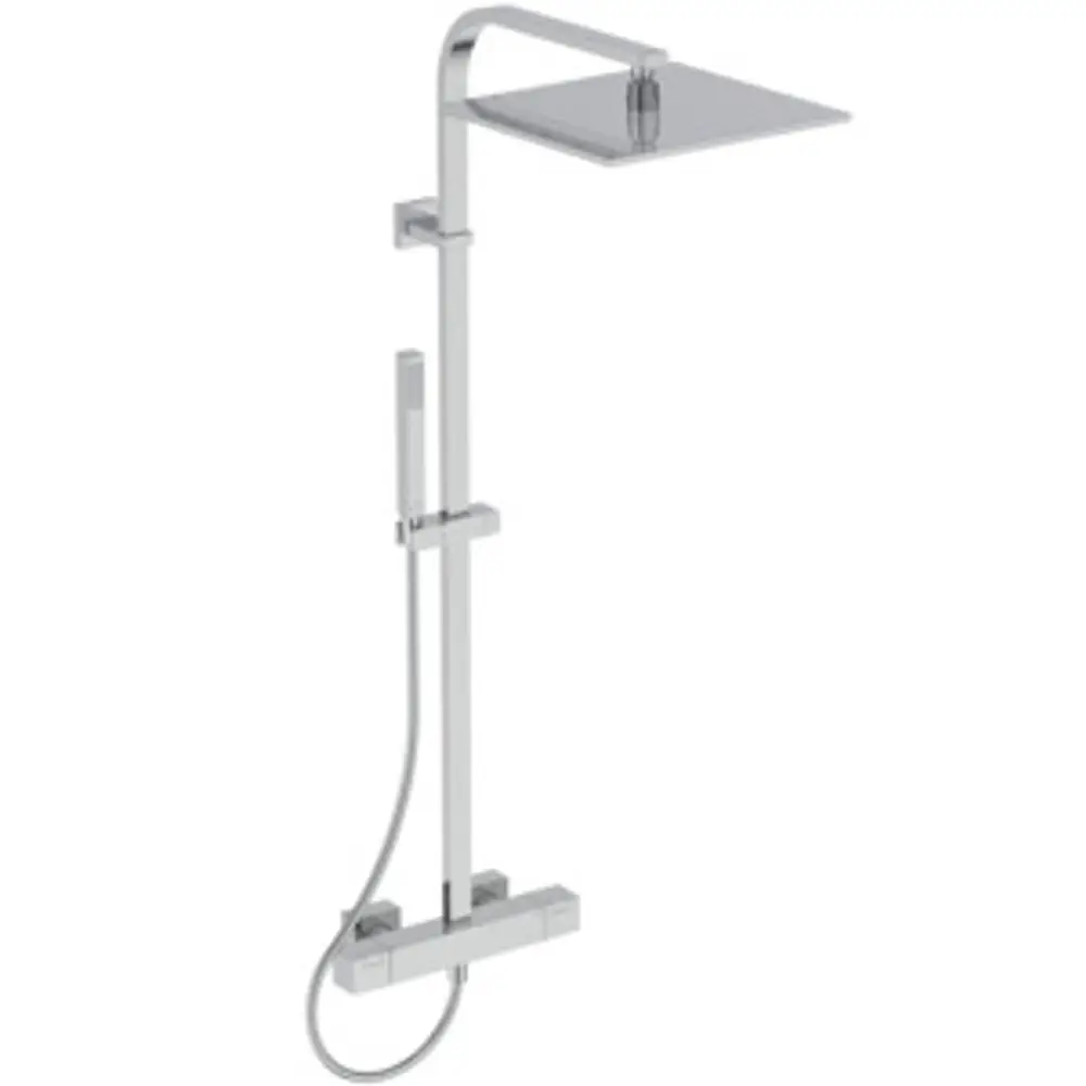 Duschsystem mit rechteckigem Kopfbrause-Design, Wandmontage und Flexschlauch. Aus chromfarbenem Material von Ideal Standard.